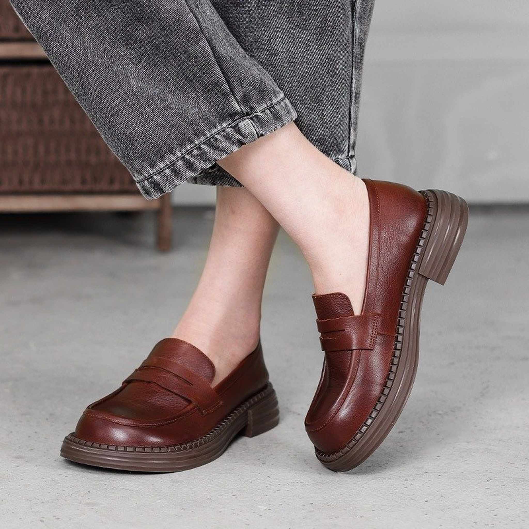 british full grain cowhide loafers for women in black c 01