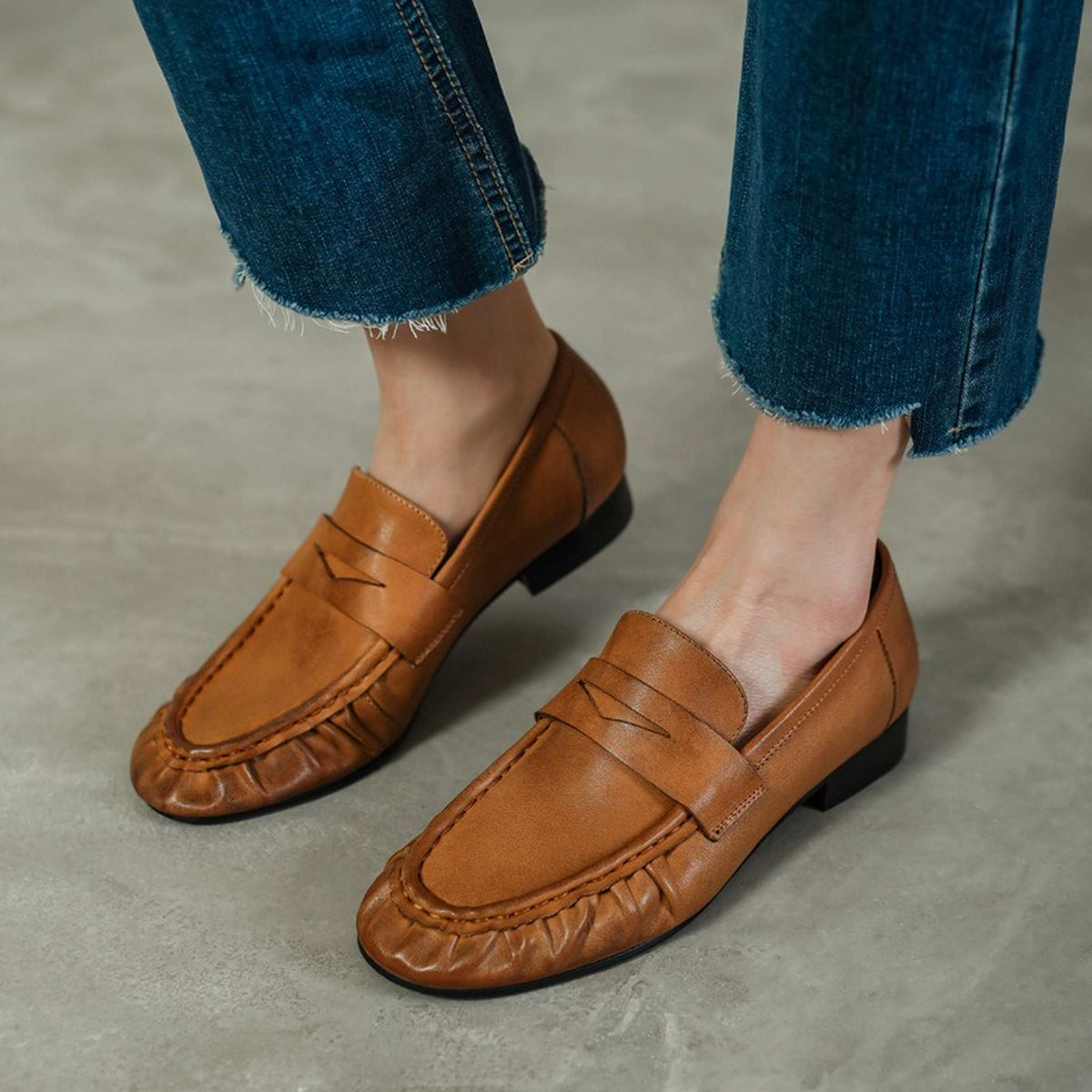 HAJINK Round Toe Cowhide Loafer Shoes 01