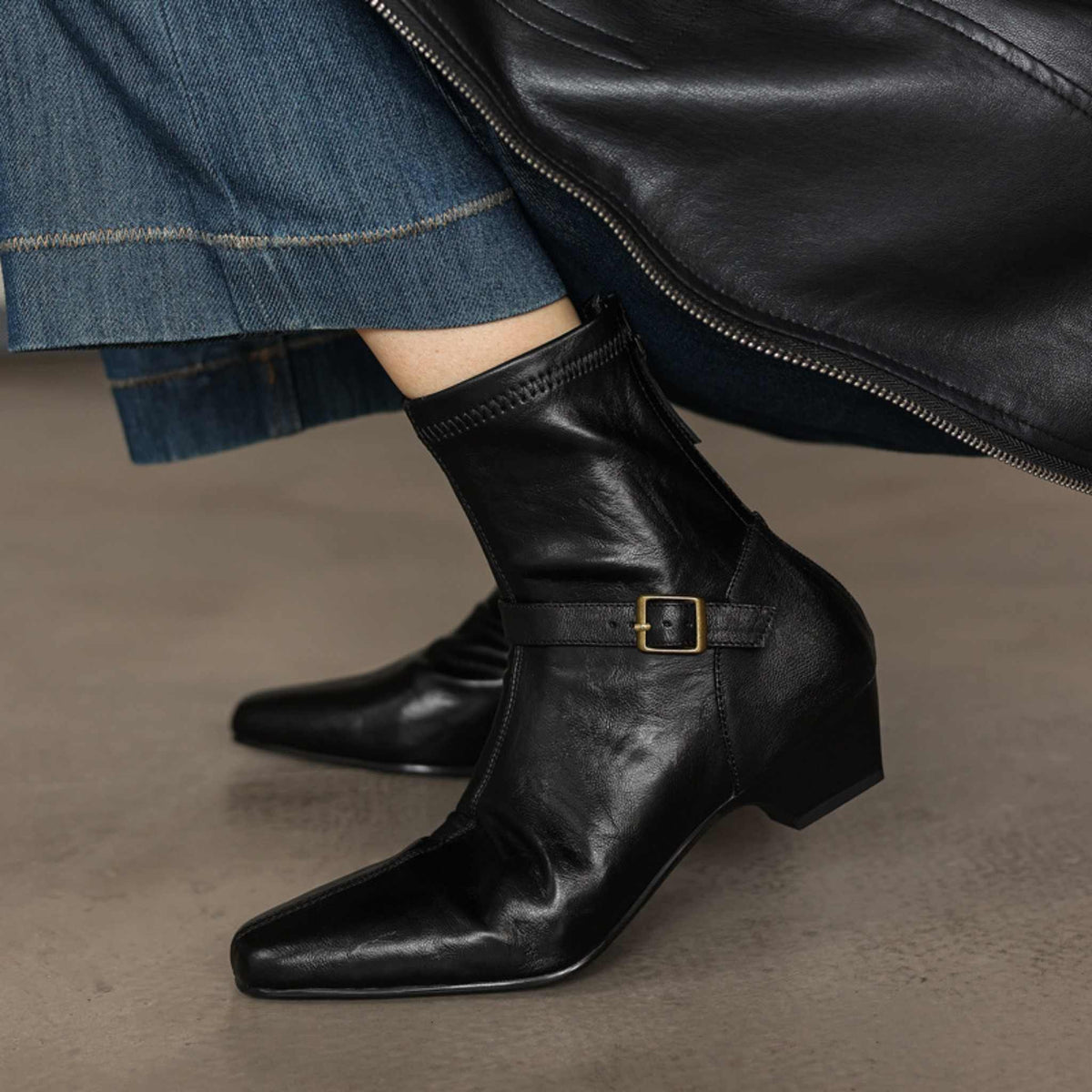 HAJINK Square Toe Block Heels Ankle Boots 01