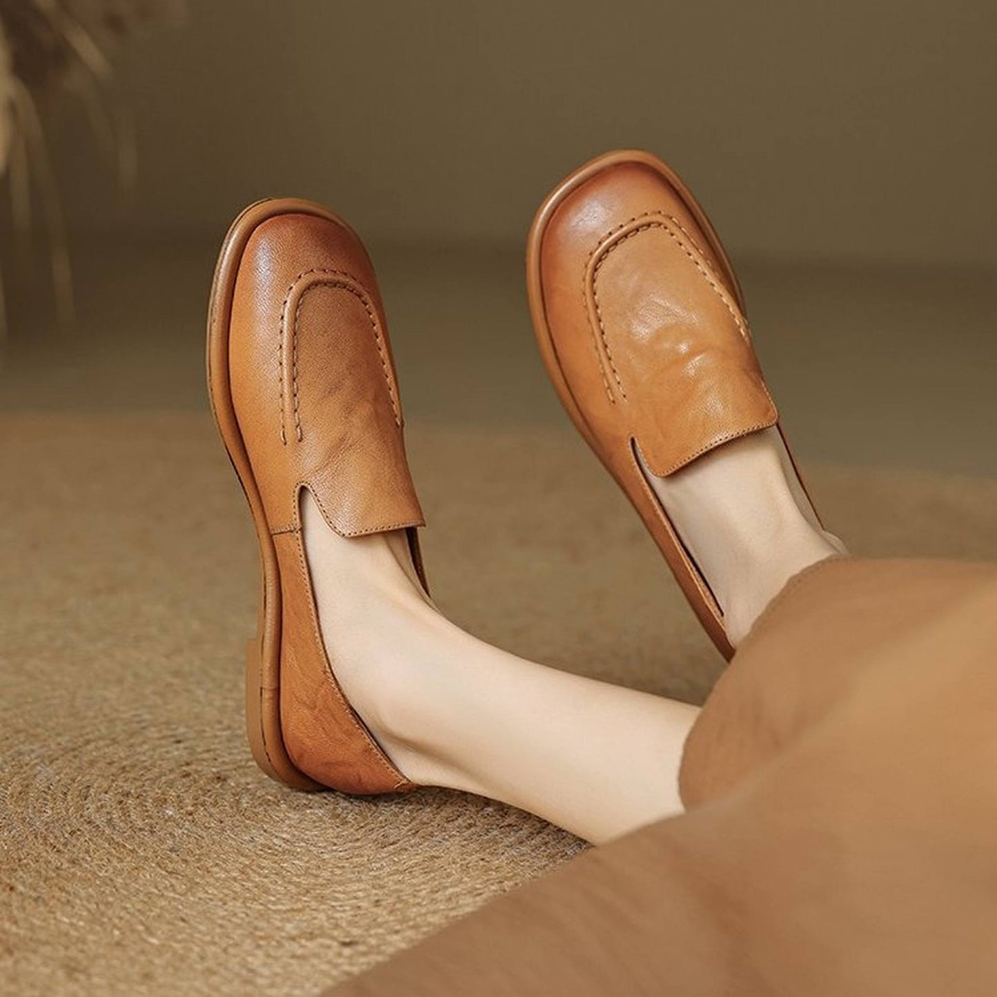 soft sheepskin round toe flat shoes for autumn in black 05