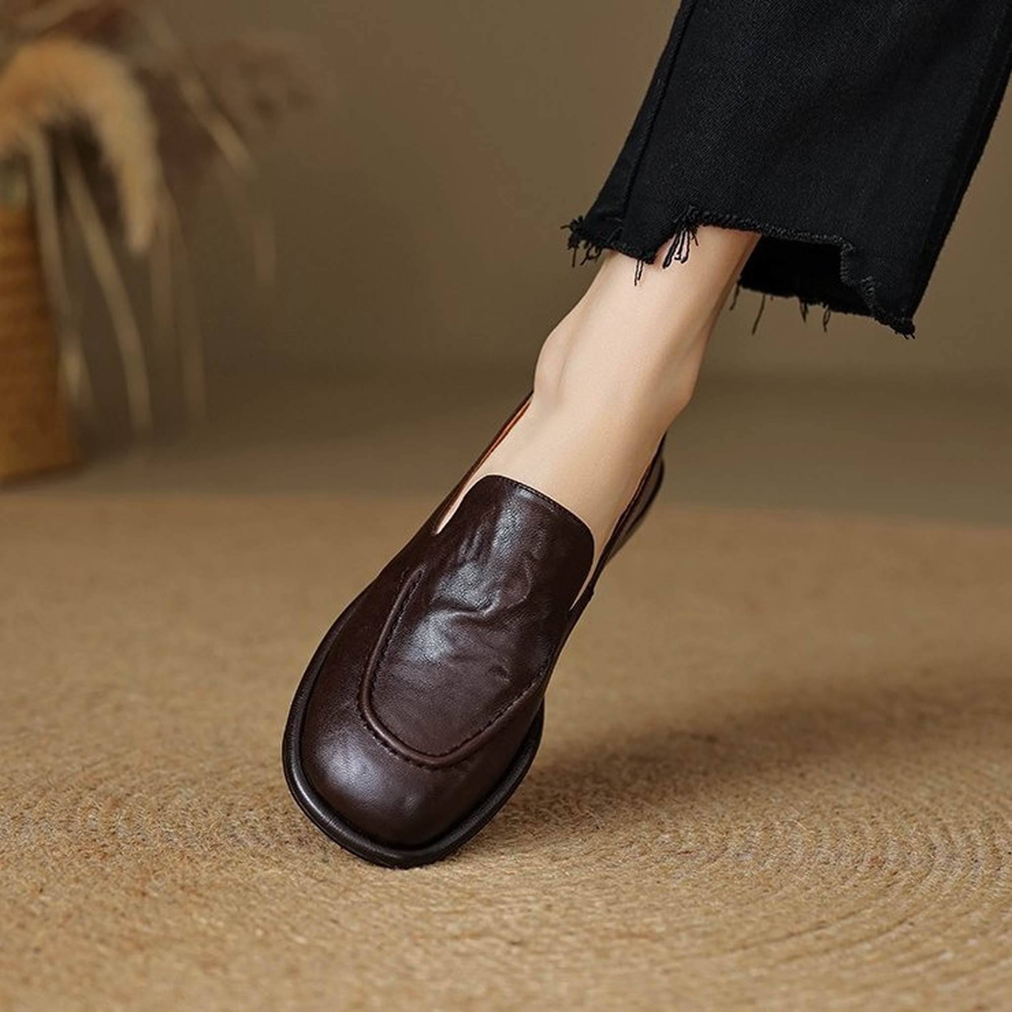 soft sheepskin round toe flat shoes for autumn in black 07